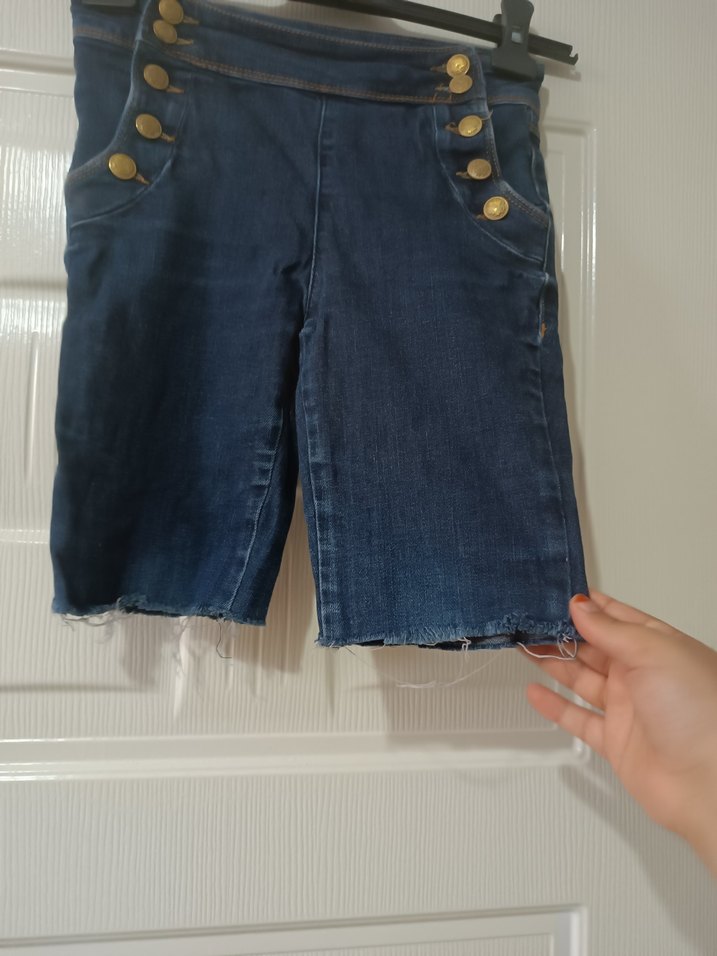 Düğmeli Mavi Mini Kot Şort - Görsel 3