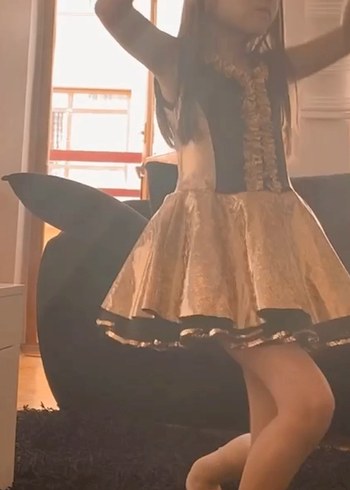 Kızlar için Parlak Altın Yılan Desenli Elbise - Görsel 7