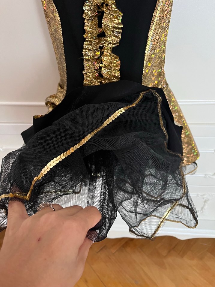 Kızlar için Parlak Altın Yılan Desenli Elbise - Görsel 3