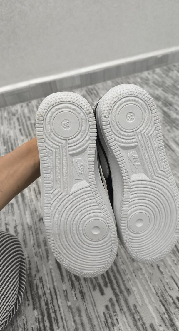 Nike Air Force 1 Siyah-Beyaz Sneaker  Sıfır ürün — görsel 4/6