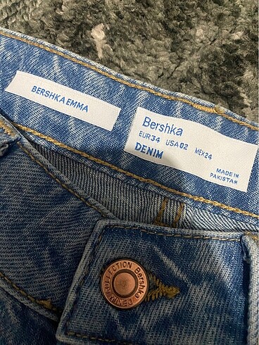 34 Beden mavi Renk Bershka Jean