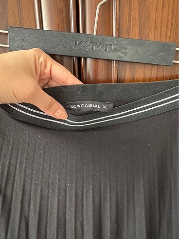 Beli lastikli Pileli midi etek - Görsel 3