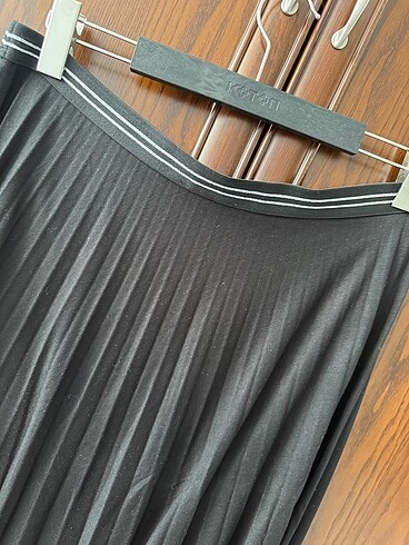 Beli lastikli Pileli midi etek - Görsel 2