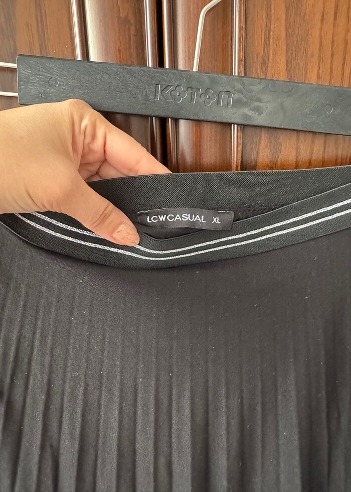 Beli lastikli Pileli midi etek - Görsel 3