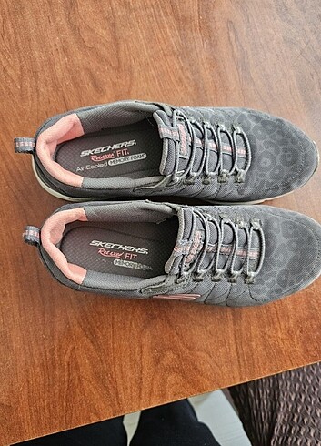 40 Beden Skechers spor ayakkabı