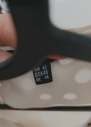 Pul İşlemeli Yakalı Kolsuz Beyaz Bluz - Görsel 4