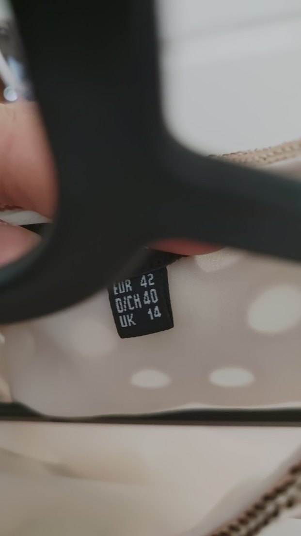 Pul İşlemeli Yakalı Kolsuz Beyaz Bluz - Görsel 4