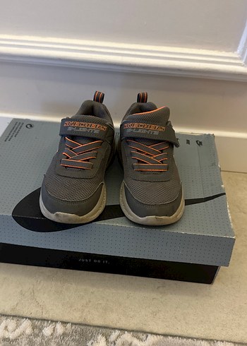 26 Beden Gri Erkek Çocuk Spor Ayakkabı skechers