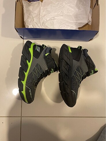 32 Beden siyah Renk Sketchers Waterproof Kışlık Çocuk Bot