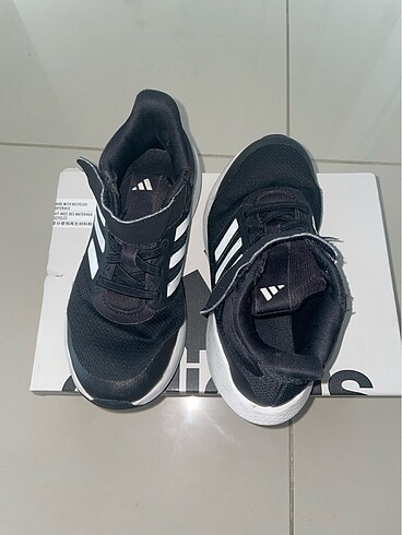 32 Beden siyah Renk Adidas çocuk spor ayakkabı günlük sneaker