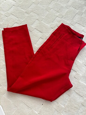 Kırmızı pantolon