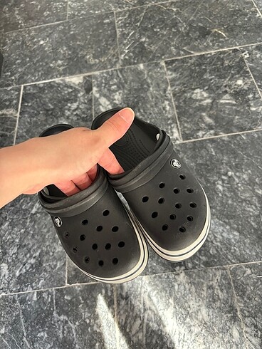 Siyah crocs