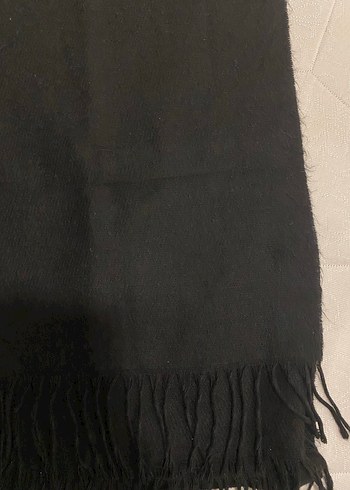 Siyah Püsküllü Kadın Atkı - Görsel 3