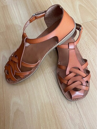 34 Beden kahverengi Renk Zara kız çocuk sandalet