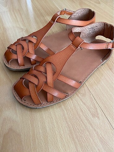 34 Beden Zara kız çocuk sandalet