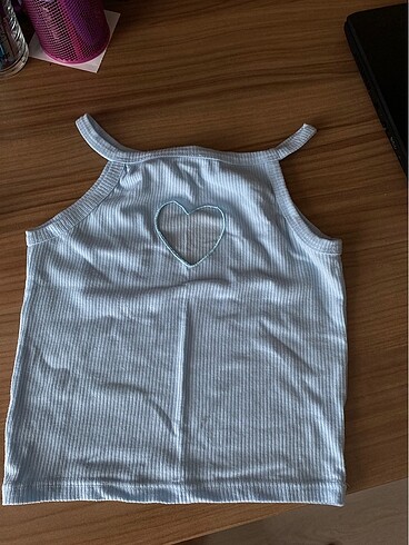BEBEK MAVİSİ RENKLİ KALP DETAYLI CROP