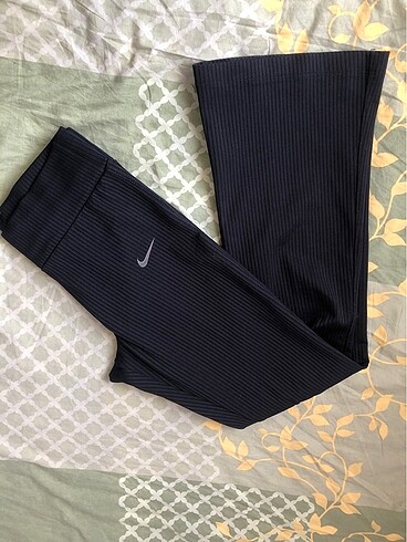 38 Beden siyah Renk Nike 38-M beden pantolon