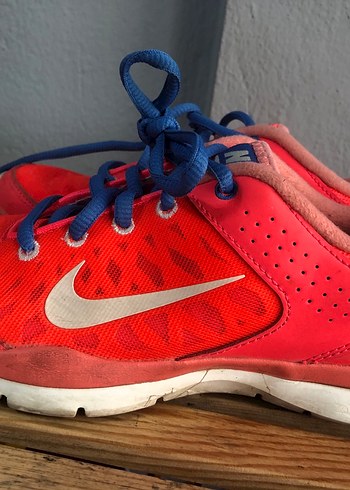 Kadın 36 numara Kırmızı Nike Spor Ayakkabısı - Görsel 2