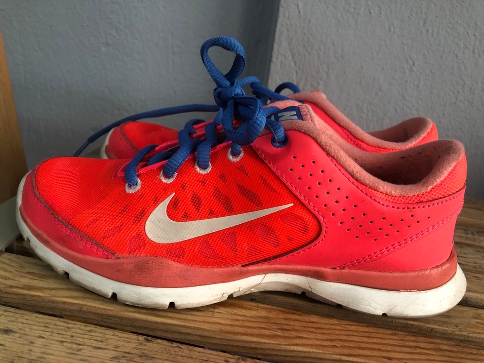 Kadın 36 numara Kırmızı Nike Spor Ayakkabısı - Görsel 2