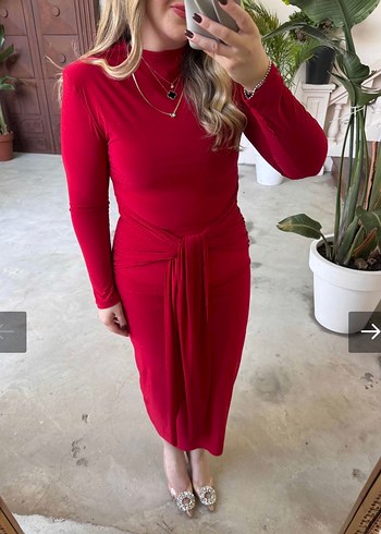 Vatkalı Parlak Kırmızı Elbise - Görsel 2