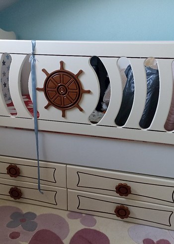 Beyaz Bebek Beşiği Denizci Dümeni Detaylı
