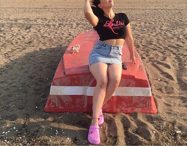 Trendyol & Milla Barbie yazılı crop