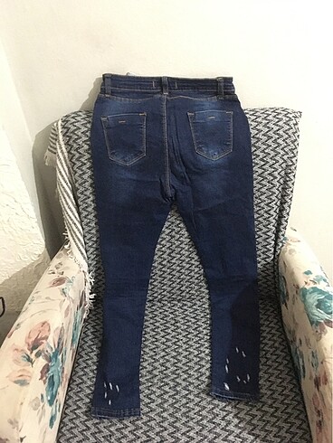 40 Beden Yırtık detay jean