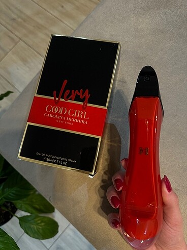 Carolina Herrera Very good girl Parfümü