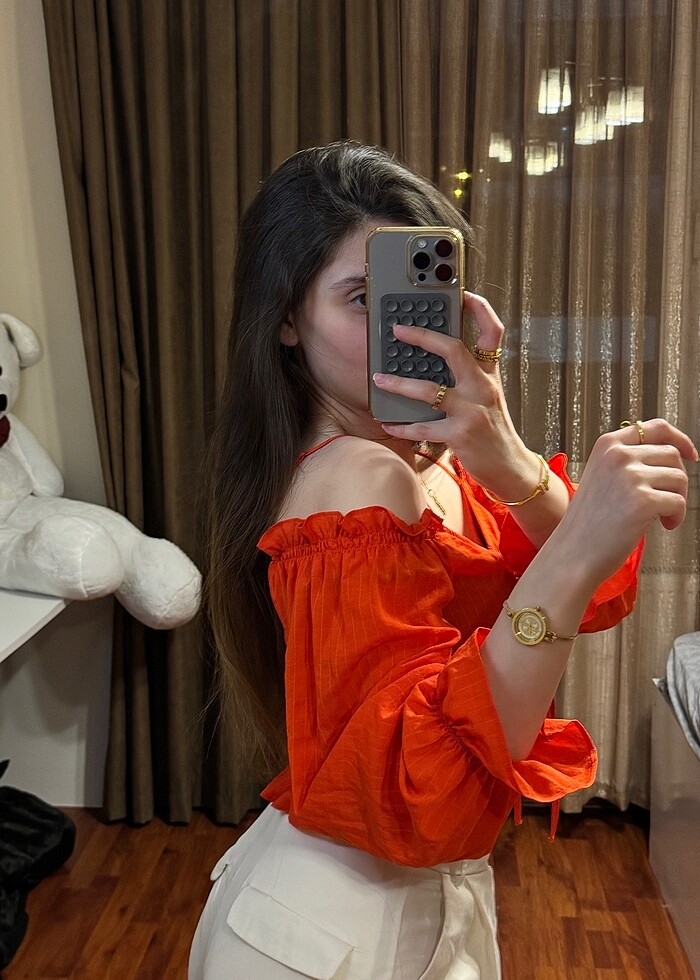 Ruffle omuzu açık üst bluz - Görsel 3