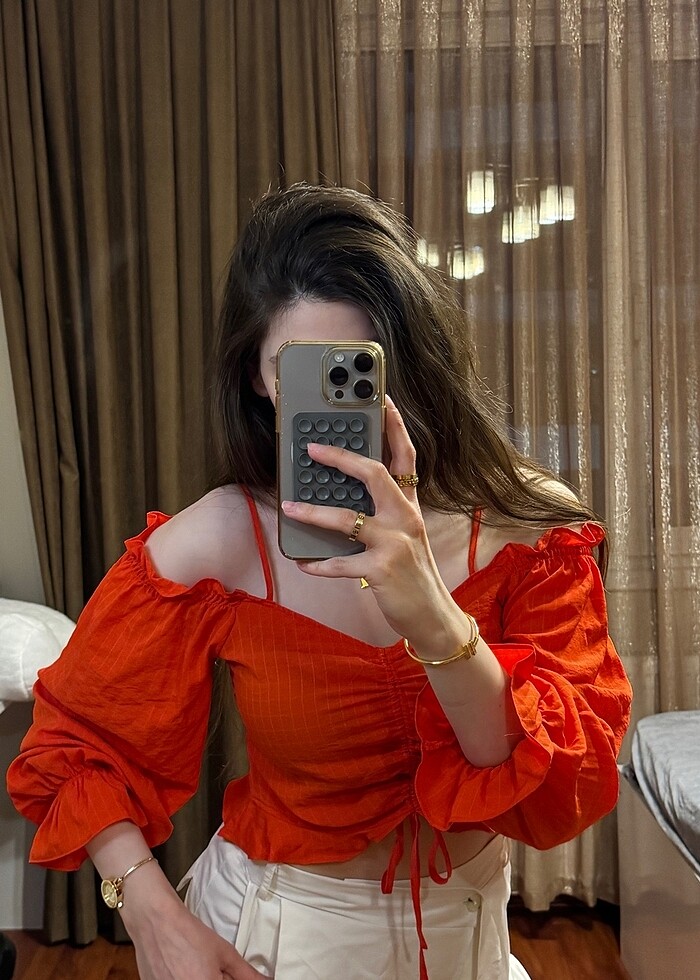 Ruffle omuzu açık üst bluz - Görsel 4