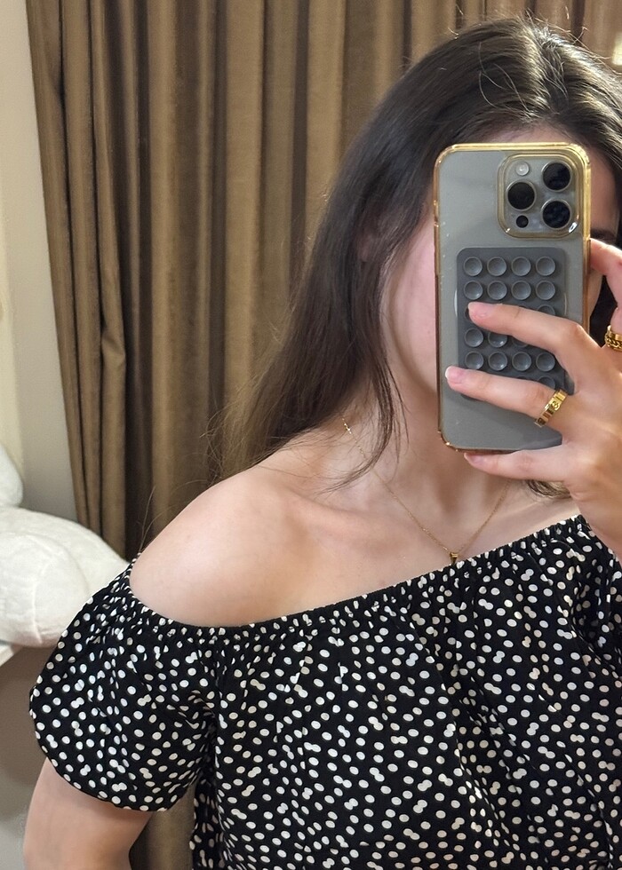 Omuzu açık puantiyeli bluz - Görsel 2