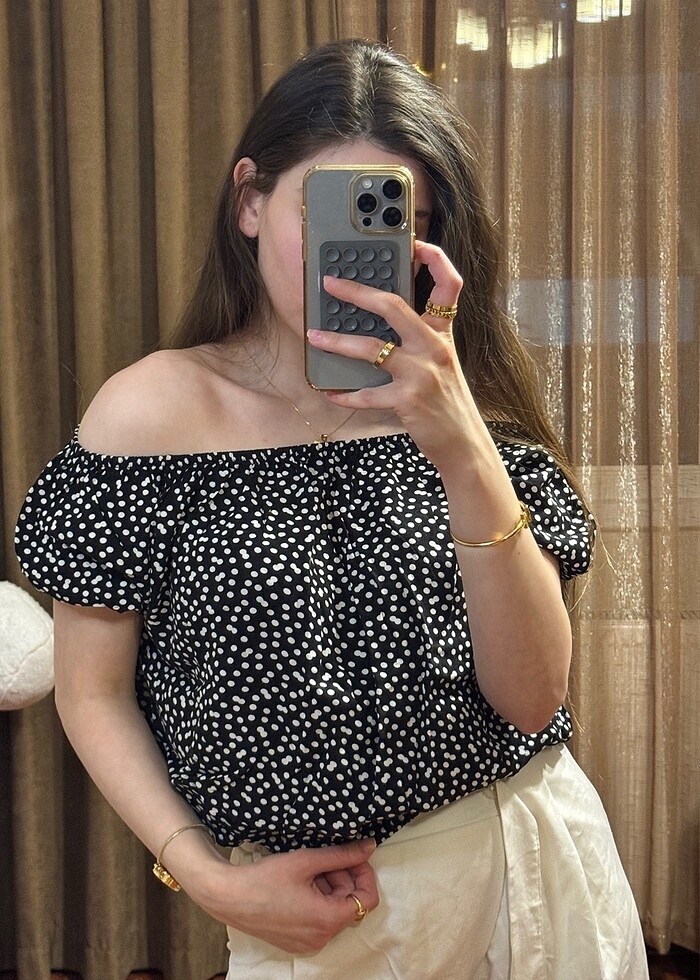 Omuzu açık puantiyeli bluz - Görsel 4