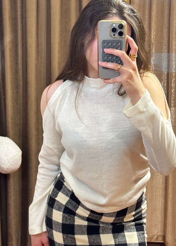 Açık omuzlu beyaz kazak bluz - Görsel 2