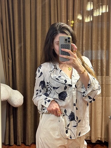 Lacivert çiçek desenli beyaz gömlek - Görsel 7