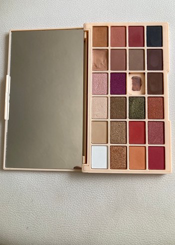 Revolution Sophx Ultra Eyeshadows 24lü Far Paleti