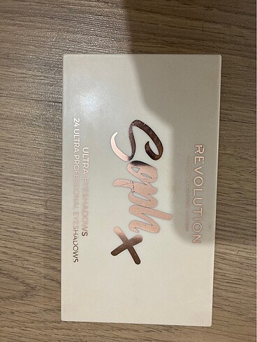 Revolution Sophx Ultra Eyeshadows 24lü Far Paleti
