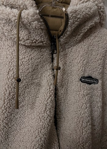 Bershka BejPeluşKapüşonlu Mont - Görsel 3