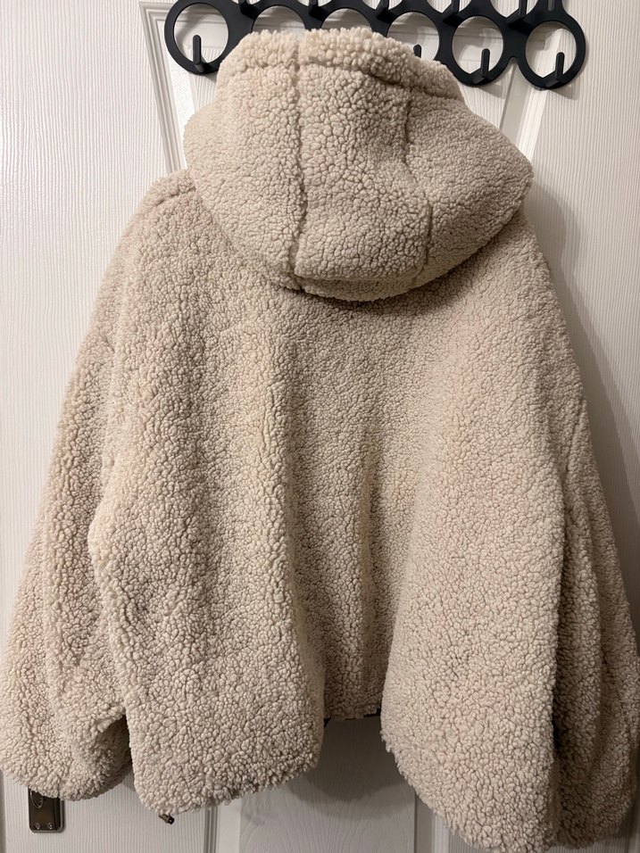 Bershka BejPeluşKapüşonlu Mont - Görsel 5