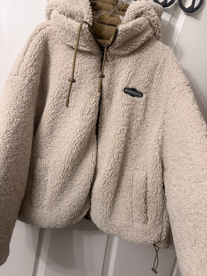 Bershka BejPeluşKapüşonlu Mont - Görsel 2