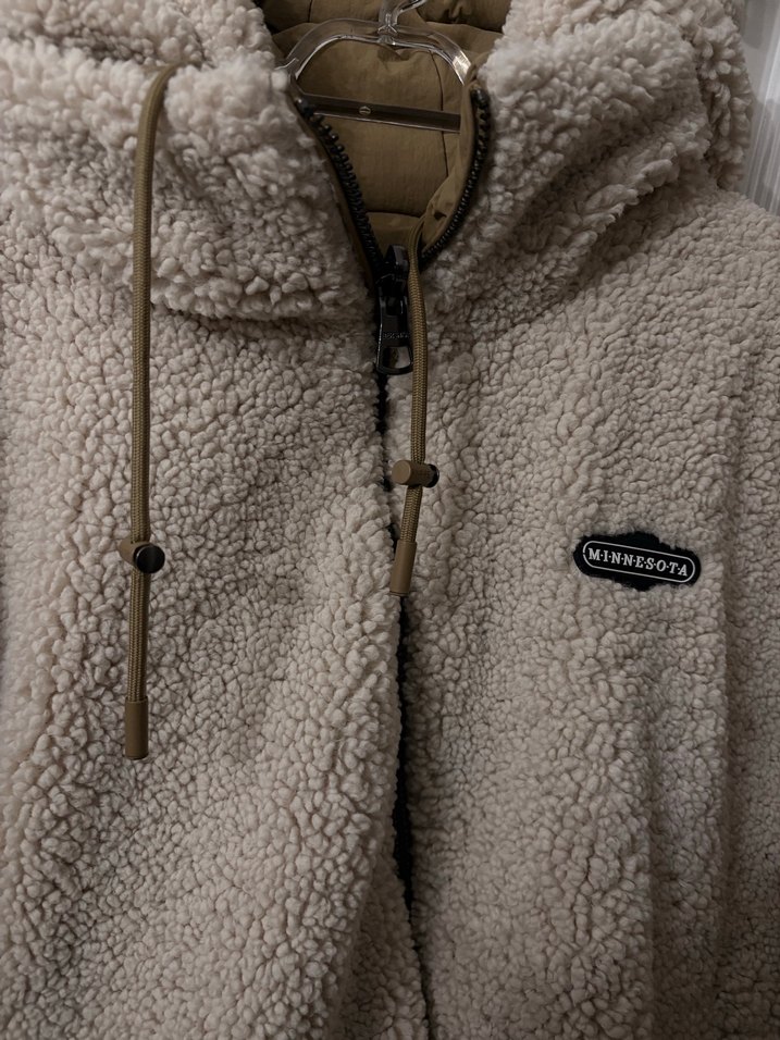 Bershka BejPeluşKapüşonlu Mont - Görsel 3