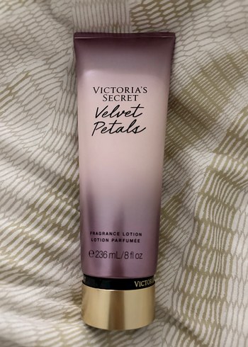 Victoria's Secret Velvet Petals Vücut Losyonu - Görsel 2