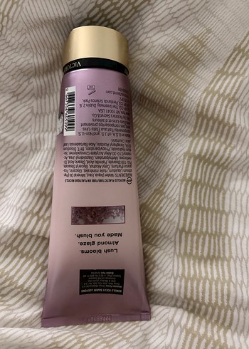 Victoria's Secret Velvet Petals Vücut Losyonu - Görsel 4