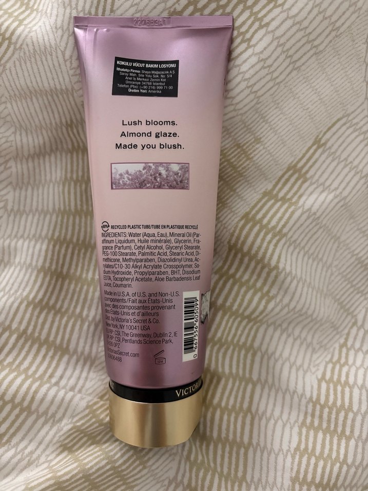 Victoria's Secret Velvet Petals Vücut Losyonu - Görsel 5
