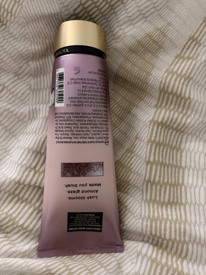 Victoria's Secret Velvet Petals Vücut Losyonu - Görsel 4