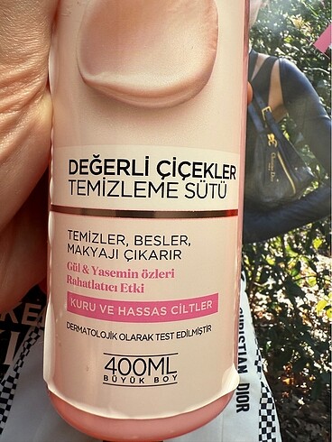 Beden L?Oréal değerli Çiçekler temizleme sütü