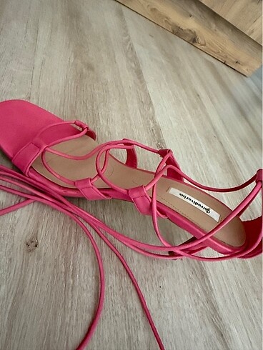 39 Beden Bershka sandalet