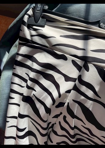 s Beden beyaz Renk Kadın Zebra Desenli Pilili Kumaş Pantolon