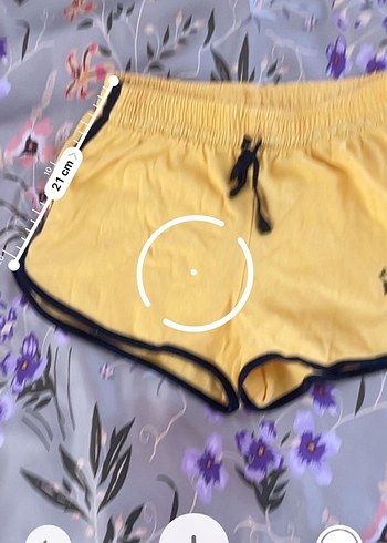 36 Beden Sarı Renkli Rahat Mini Şort