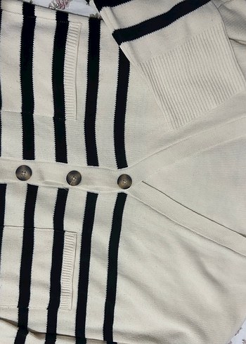 Düğmeli Beyaz Çizgili Bohem Kadın Hırka - Görsel 5