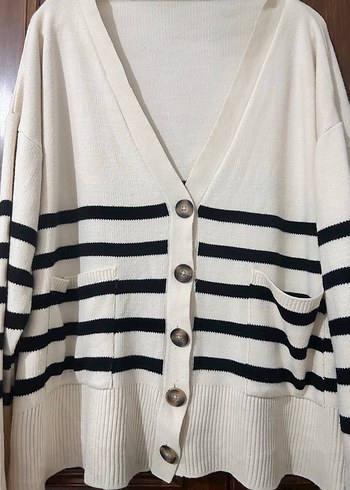 Düğmeli Beyaz Çizgili Bohem Kadın Hırka - Görsel 2